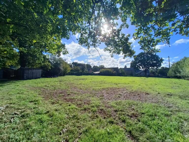 Proche canal, terrain constructible 1 077m2 — photo 1