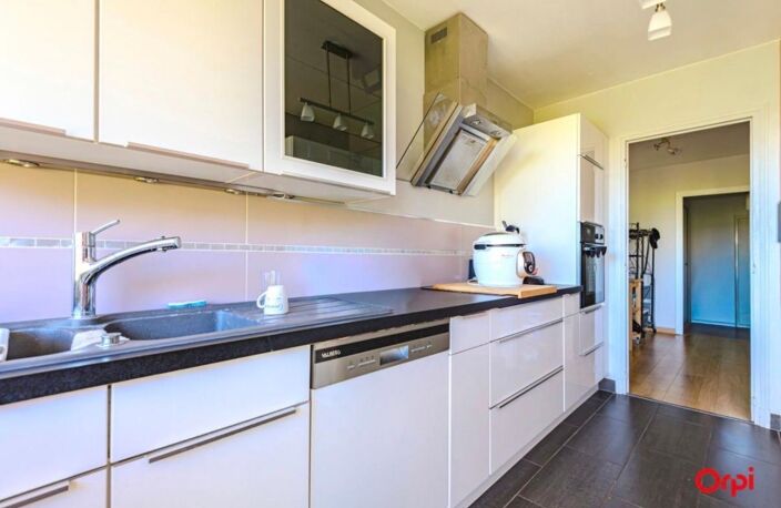Appartement T3 À Vendre avec 2 Balcons et Stationnement Centre-Ville de Reims — photo 2