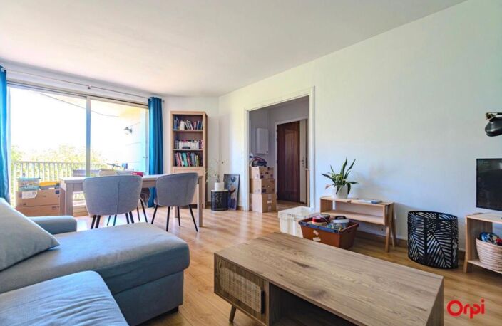 Appartement T3 À Vendre avec 2 Balcons et Stationnement Centre-Ville de Reims — photo 5