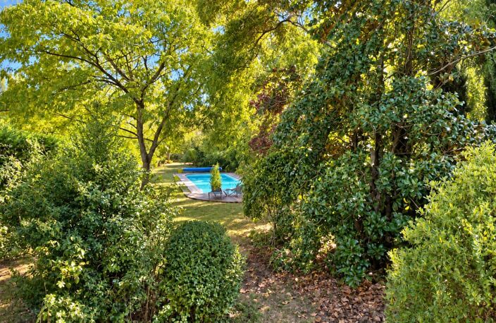 Maison de maître avec piscine et terrain arboré de 1 600 m² — photo 5