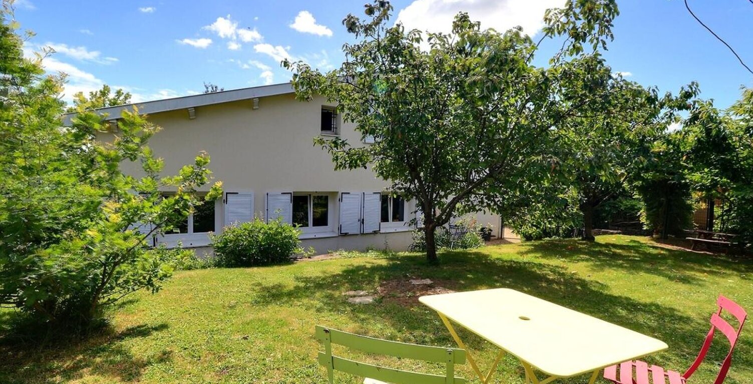 Maison de ville au calme dans la verdure — photo 1