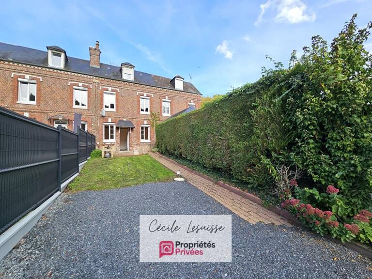 Maison 4 pièces avec terrasse, petit jardin et espace de stationnement — photo 1