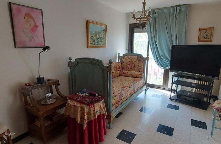 30. GARD. NIMES. Appartement traversant climatisé de 106 m² avec terrasse dans résidence sécurisée — photo 3