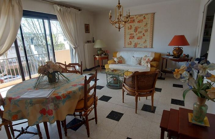 30. GARD. NIMES. Appartement traversant climatisé de 106 m² avec terrasse dans résidence sécurisée — photo 5