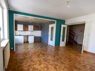 Maison de village fonctionnelle avec deux grands garages — photo 4