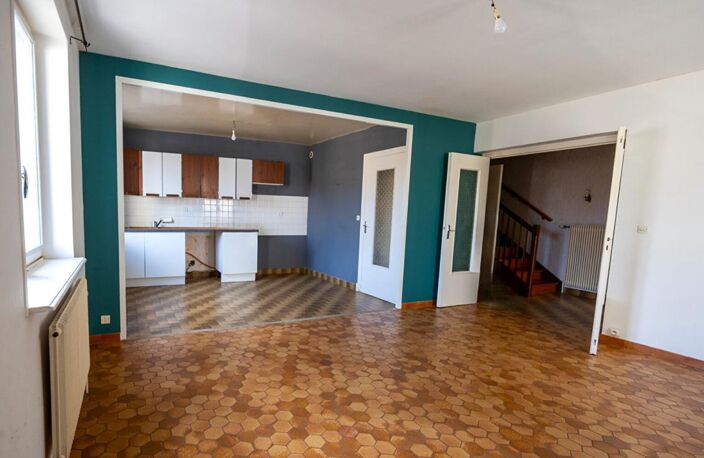Maison de village fonctionnelle avec deux grands garages — photo 4