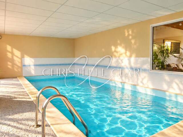 Jolie Propriété avec Piscine — photo du bien