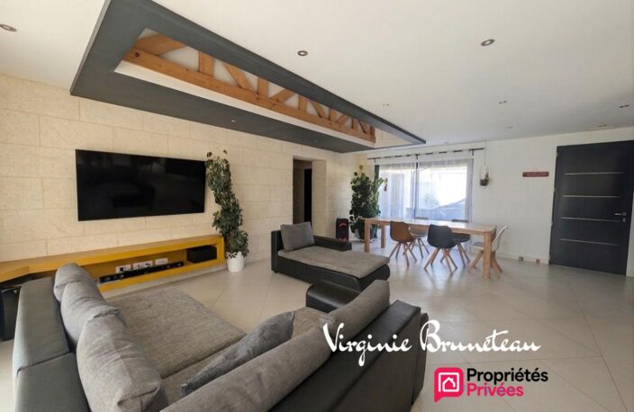 Maison de plain-pied entièrement rénovée, 3 chambres, garage et piscine — photo 2