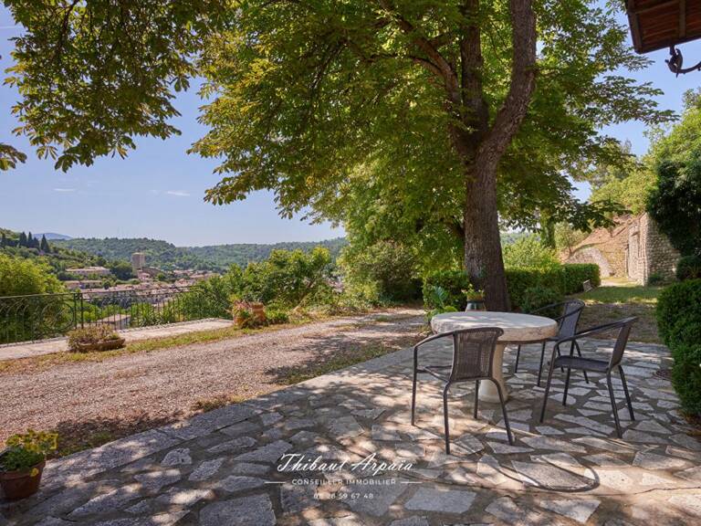 Une propriété où la Provence s'exprime dans toute son authenticité - RIEZ (04500) — photo 1