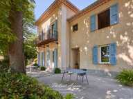 Une propriété où la Provence s'exprime dans toute son authenticité - RIEZ (04500) — photo 2