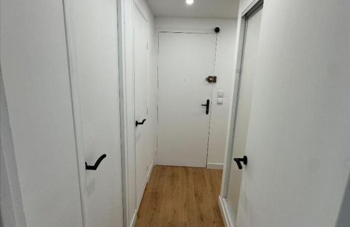 30.GARD.NIMES. Appartement traversant de 62 m² entièrement rénové — photo 5