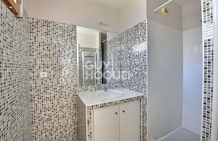 Proximité Montchat - Appartement T5 de 107 m² , Traversant & Lumineux, Étage Élevé, Garage inclus, Villeurbanne (69100) — photo 5