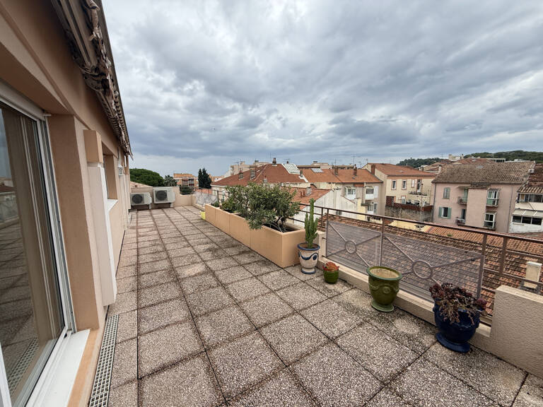 Appartement T4   Dernier étage   Terrasse de 48 m2   Double — photo 1