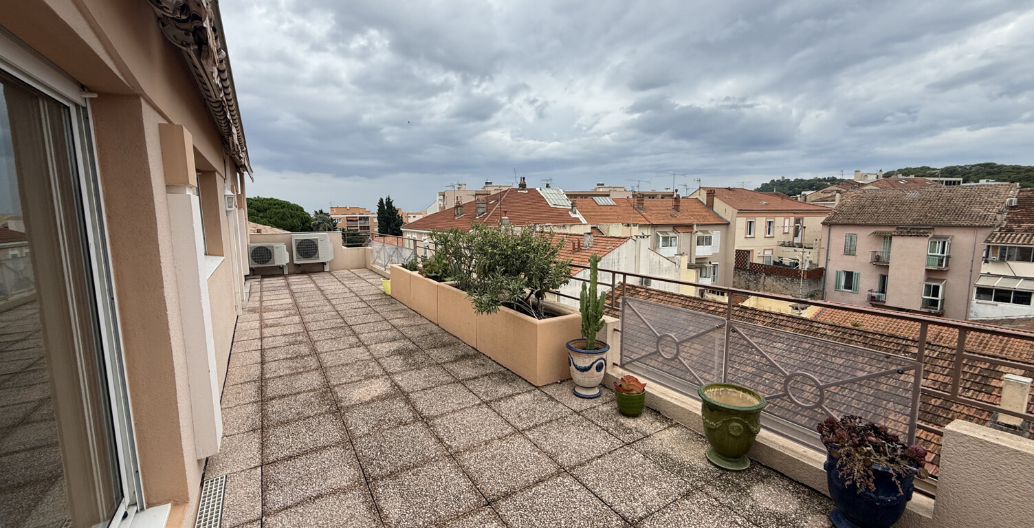 Appartement T4   Dernier étage   Terrasse de 48 m2   Double — photo 1