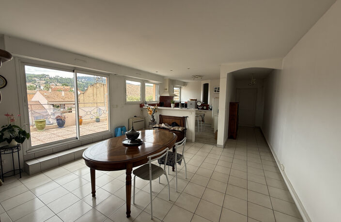 Appartement T4   Dernier étage   Terrasse de 48 m2   Double — photo 2