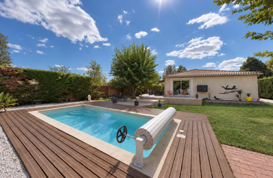 Maison de plain-pied   3 chambres, piscine et grand garage — photo du bien