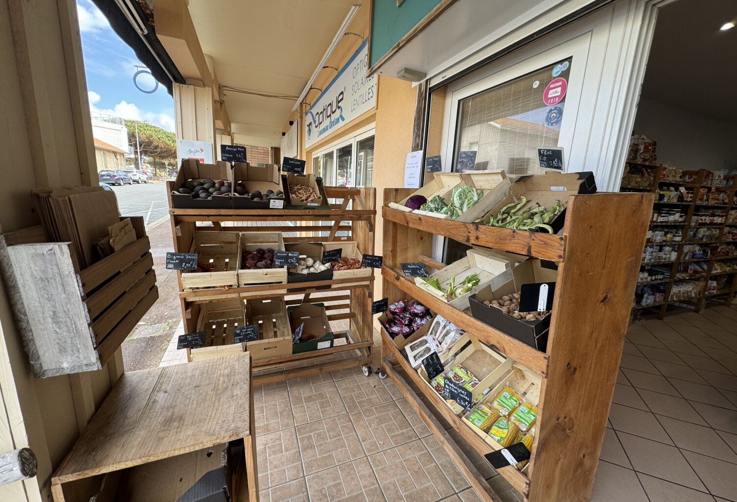 LACANAU -VENTE FOND DE COMMERCE -  MAGASIN DE PRODUIT BIO — photo 1