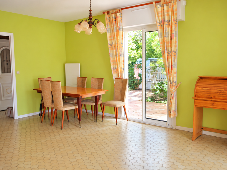 Plain pied non mitoyen sur un terrain de 1385 m² — photo 1