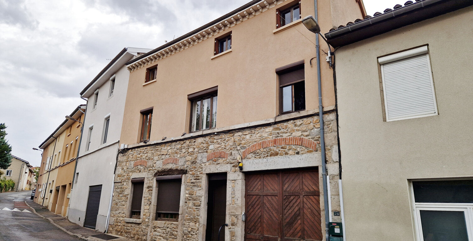 Immeuble à ORLIÉNAS — photo 1