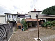 Immeuble à ORLIÉNAS — photo 2