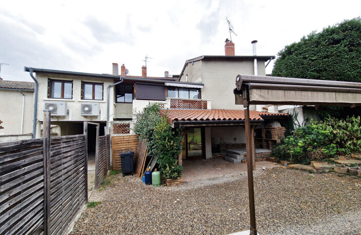 Immeuble à ORLIÉNAS — photo 2