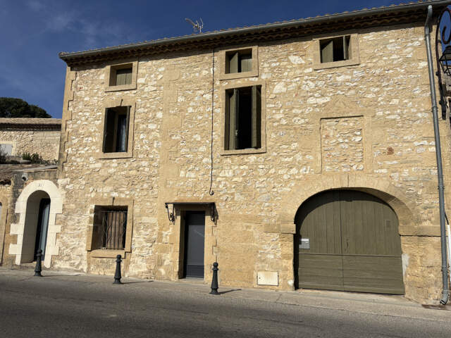 PERIPHERIE UZES : Maison de village avec 2 appartements — photo du bien
