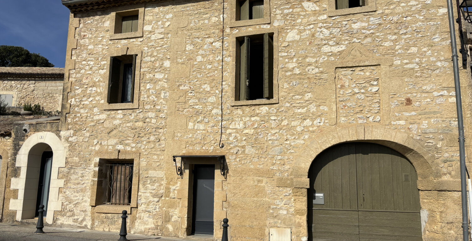PERIPHERIE UZES : Maison de village avec 2 appartements — photo 1