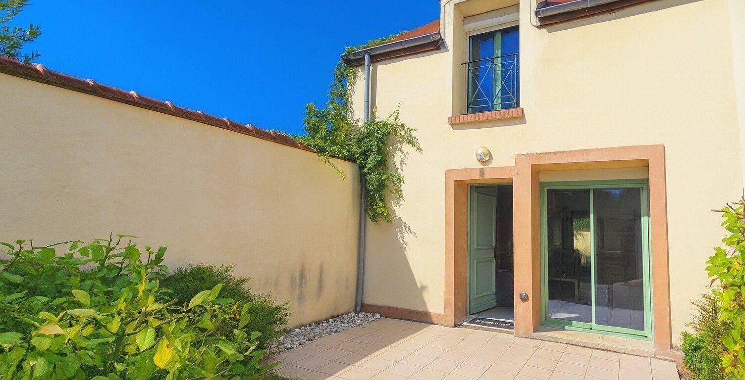 Maison - 67m² - Fontainebleau — photo 1