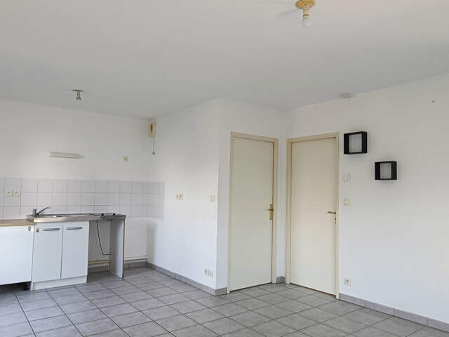 Appartement T2 RDC avec place de parking sécurisée — photo du bien