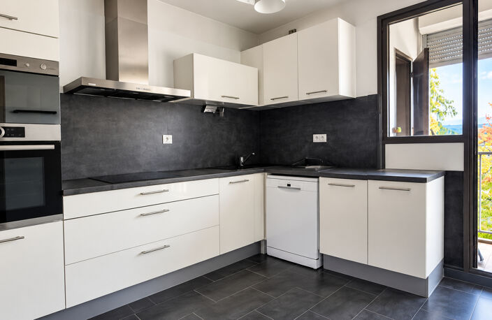 TRESPOEY - Appartement T4 - 101 m² - Vue Pyrénées - Ascenseur - Garage - Parking - Cellier — photo 4