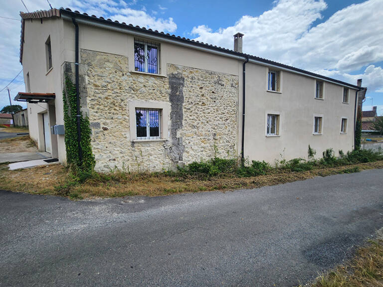 IMMEUBLE DE RAPPORT - 3 LOGEMENTS - PROCHE PUGNAC — photo 1