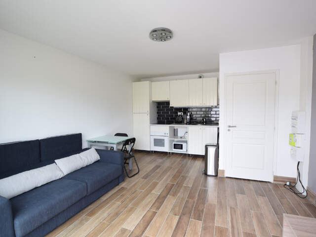 Beau studio MEUBLÉ avec terrasse et jardin privé — photo du bien