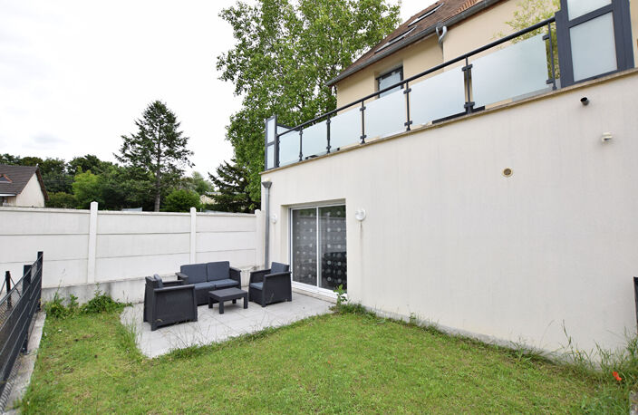 Beau studio MEUBLÉ avec terrasse et jardin privé — photo 2