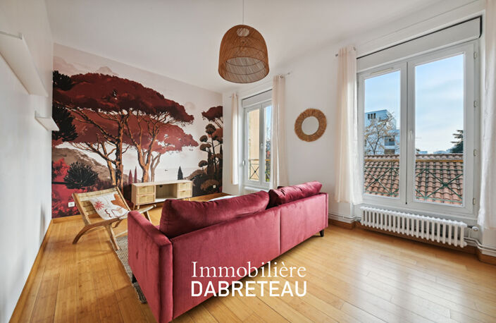 T2 MEUBLE HAUT DE GAMME - VILLEURBANNE (TOTEM) — photo 3