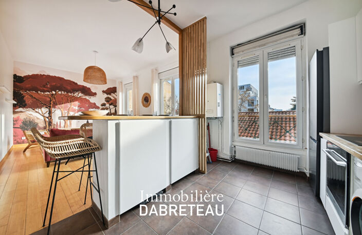 T2 MEUBLE HAUT DE GAMME - VILLEURBANNE (TOTEM) — photo 5