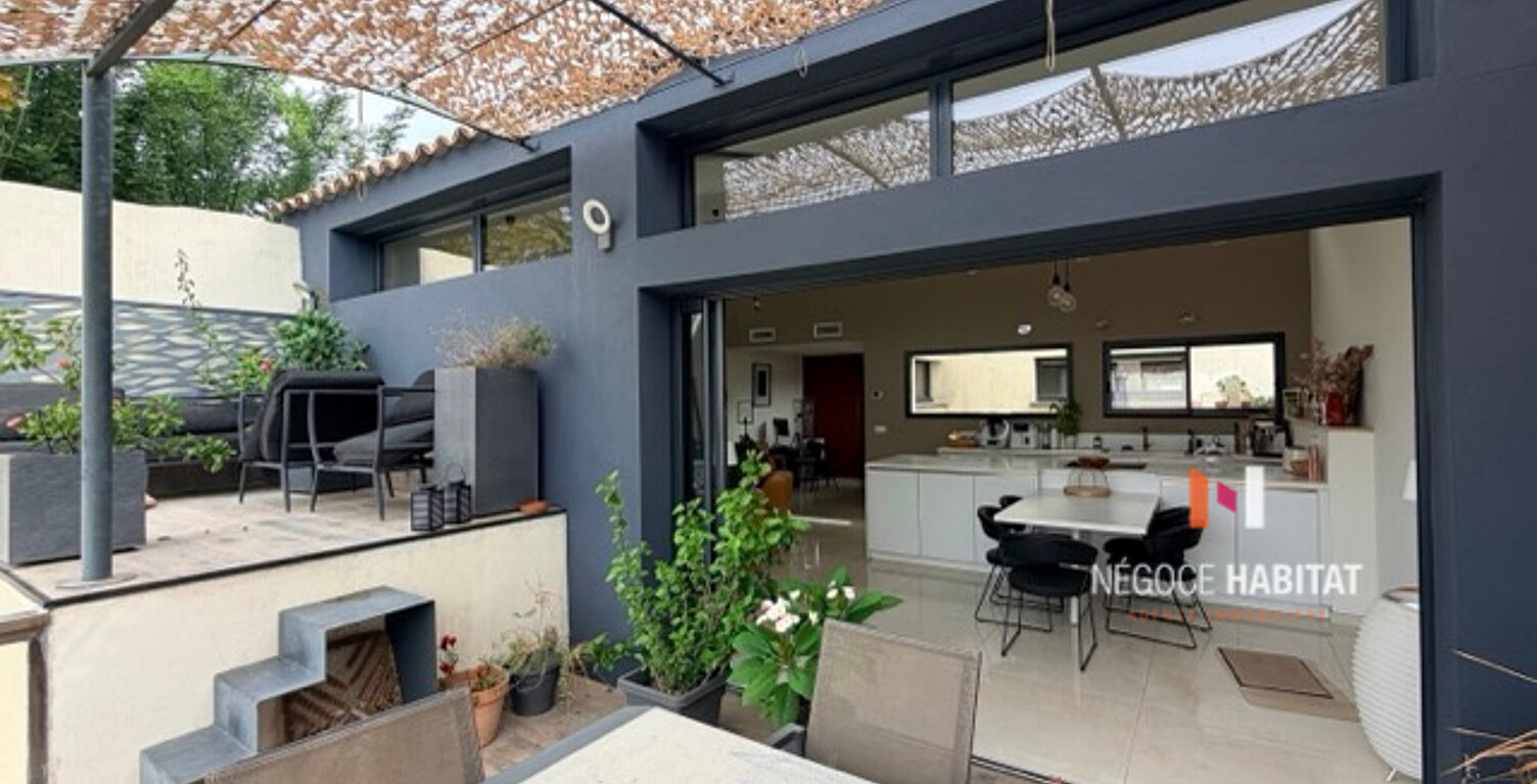 MAISON DE VILLAGE RENOVEE AVEC TERRASSE ET PISCINE — photo 1