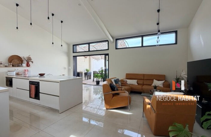 MAISON DE VILLAGE RENOVEE AVEC TERRASSE ET PISCINE — photo 4