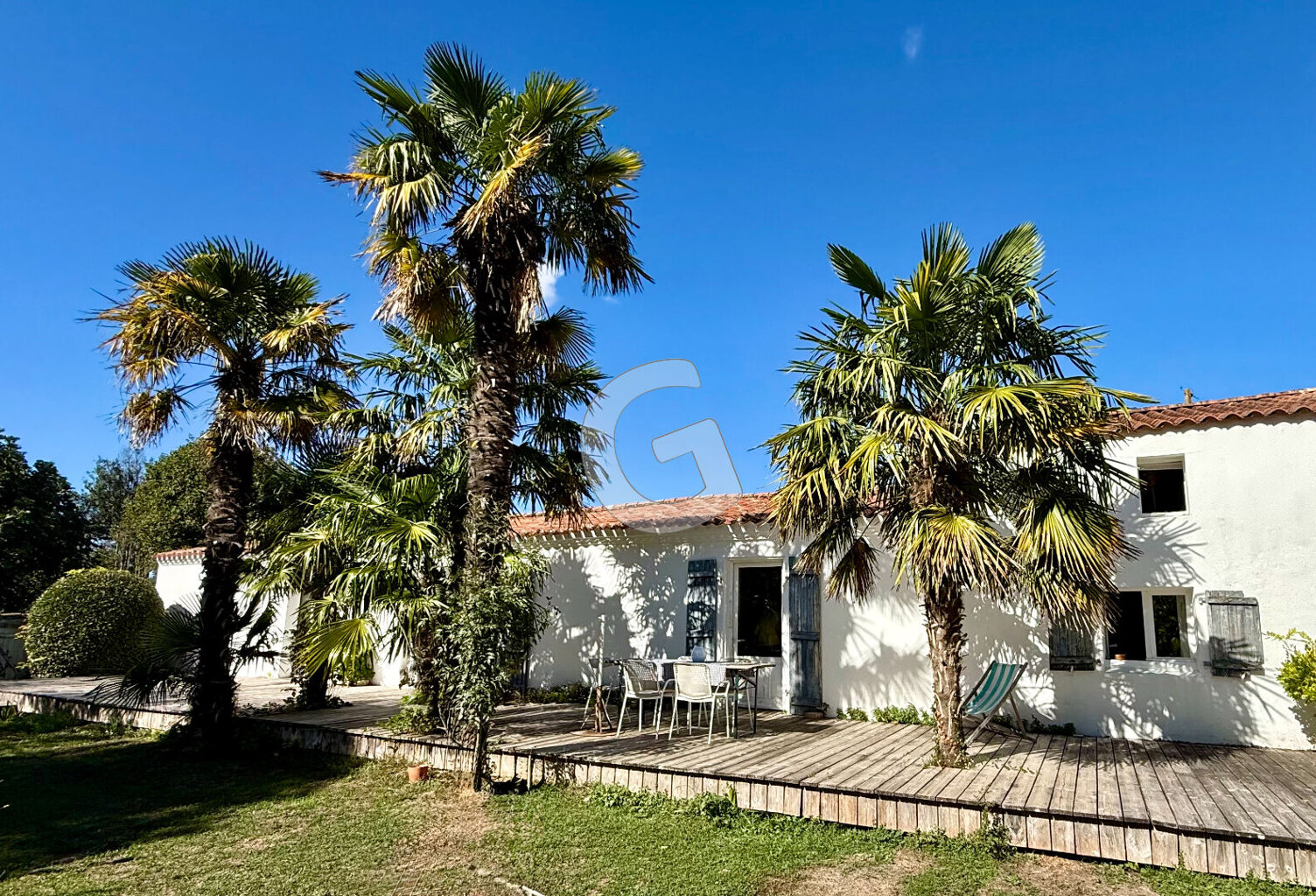MAISON DE CARACTÈRE RÉNOVÉE + 2 GÎTES - À VENDRE À LONGEVILLE SUR MER — photo 1