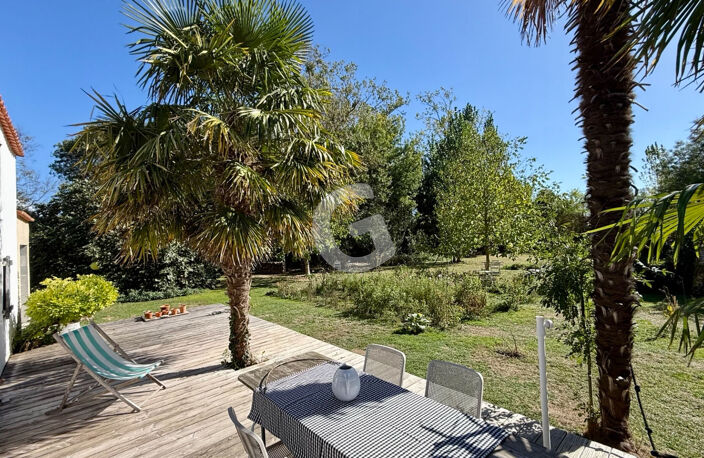 MAISON DE CARACTÈRE RÉNOVÉE + 2 GÎTES - À VENDRE À LONGEVILLE SUR MER — photo 4