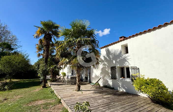 MAISON DE CARACTÈRE RÉNOVÉE + 2 GÎTES - À VENDRE À LONGEVILLE SUR MER — photo 5