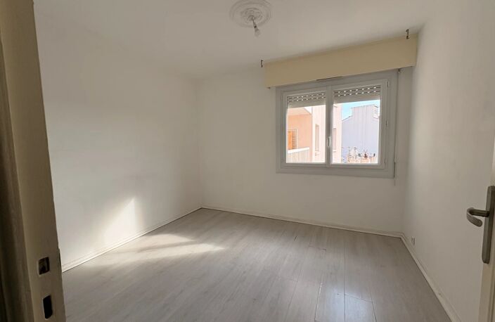 3 PIÈCES AVEC 2 EXTERIEUR - PROCHE CENTRE VILLE — photo 4