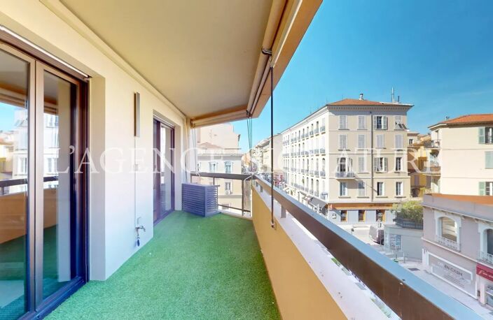 NICE CENTRE-VILLE COULÉE VERTE – 2 PIÈCES 51 m² AVEC TERRASSE – — photo 4