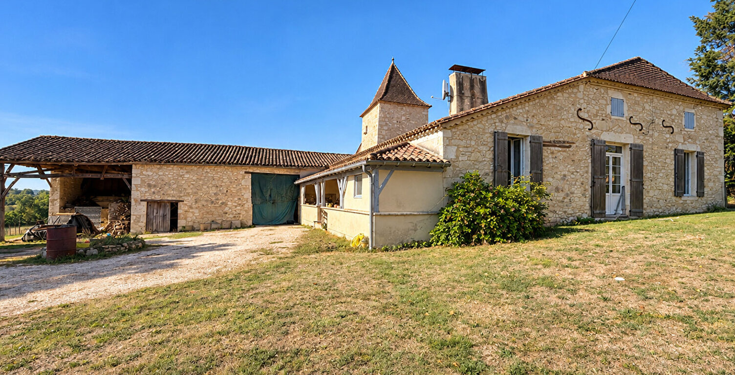 Ensemble en pierre à proximité de Villeréal — photo 1