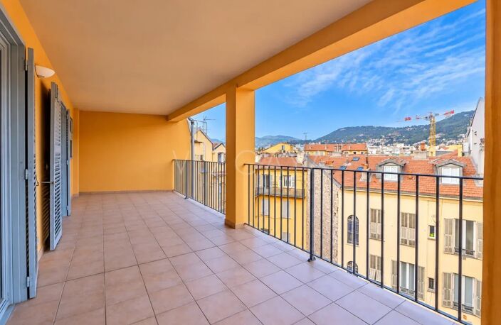 NICE PORT – PLACE GARIBALDI DERNIER ÉTAGE – VASTE TERRASSE – 200 M² HABITABLES — photo 4