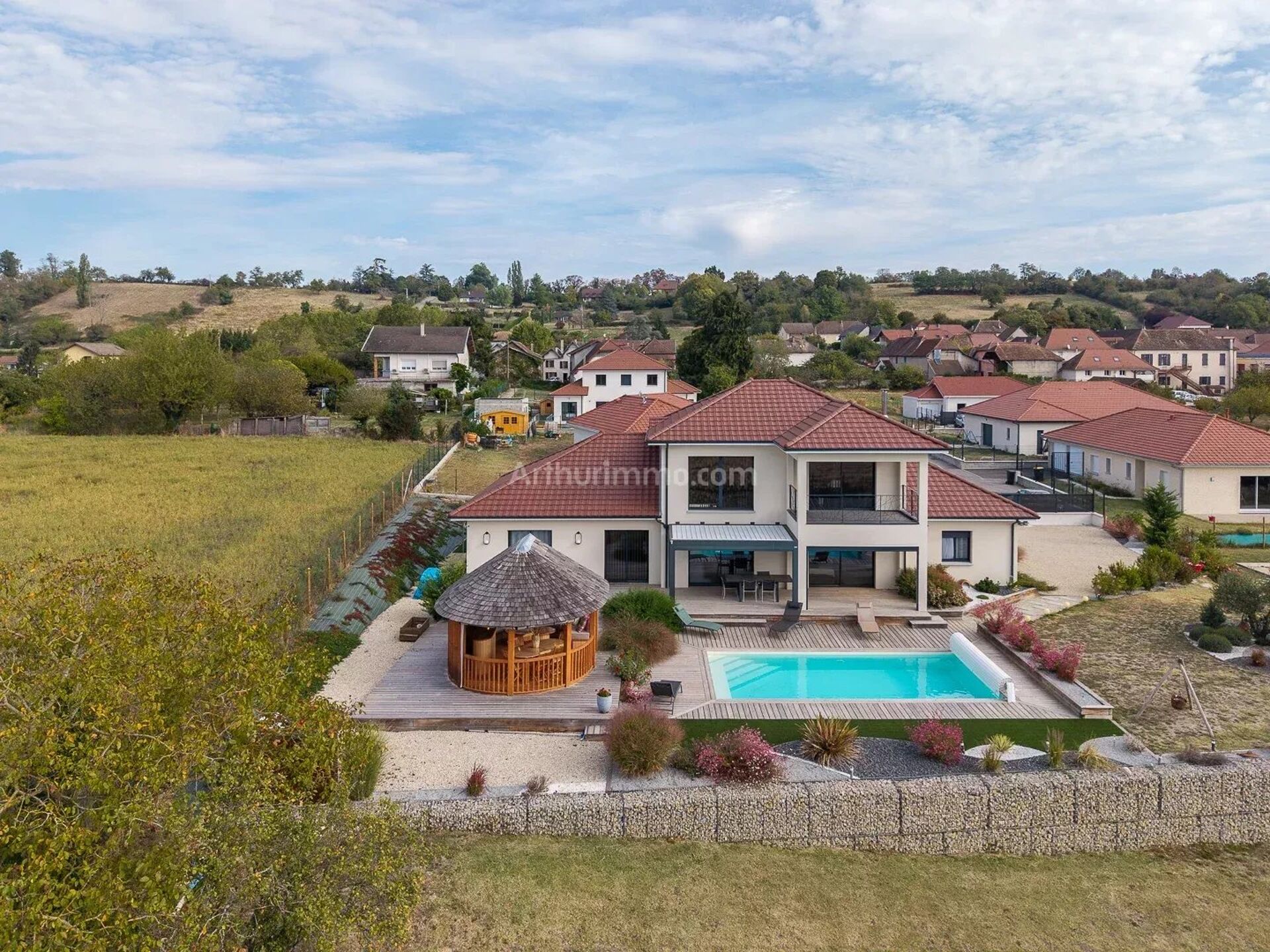 Maison 6 pièces 201 m² · à Sermérieu · 201 m² · 886 000 €