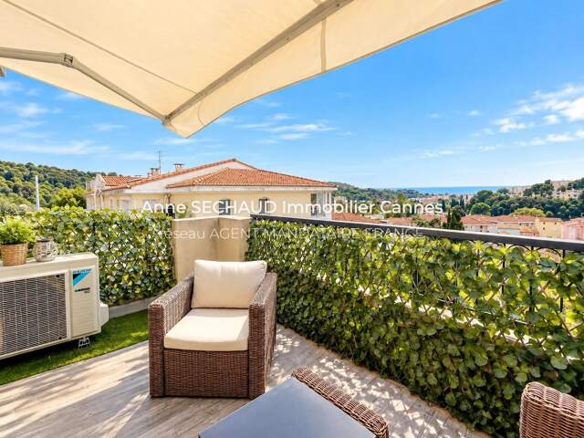EXCLUSIVITÉ – CANNES LA BOCCA SPACIEUX DEUX PIÈCES DERNIER ÉTAGE AVEC GARAGE — photo du bien