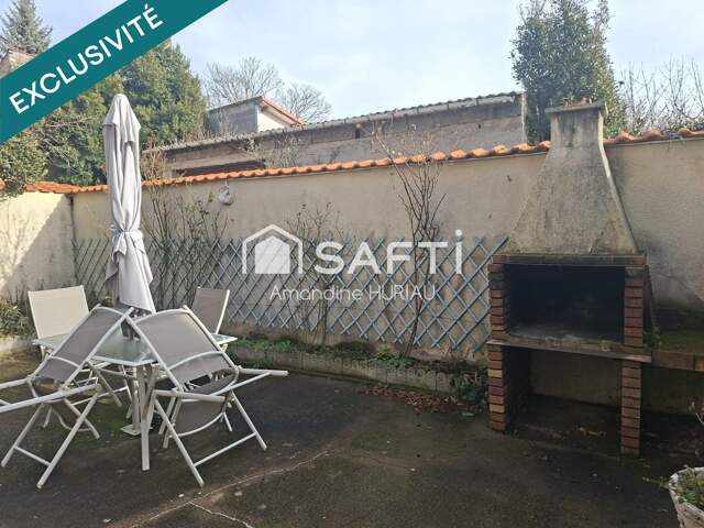 Maison familiale 146m2 à Aigueperse - centre ville - double garage et cour extérieure — photo du bien