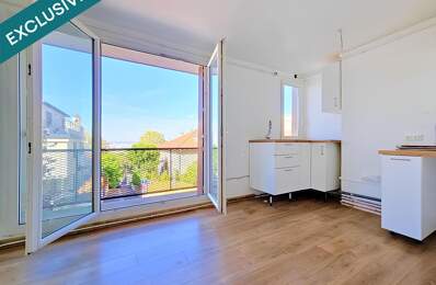 DEUX PIECES AVEC BALCON ET CAVE — photo du bien
