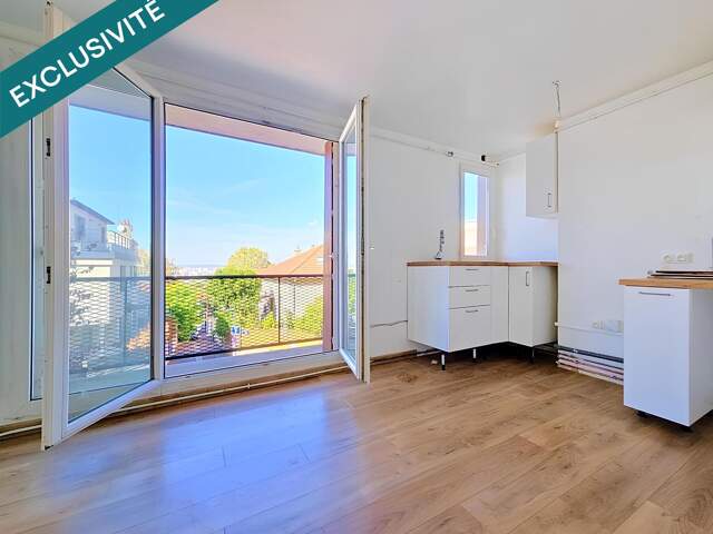 DEUX PIECES AVEC BALCON ET CAVE — photo du bien