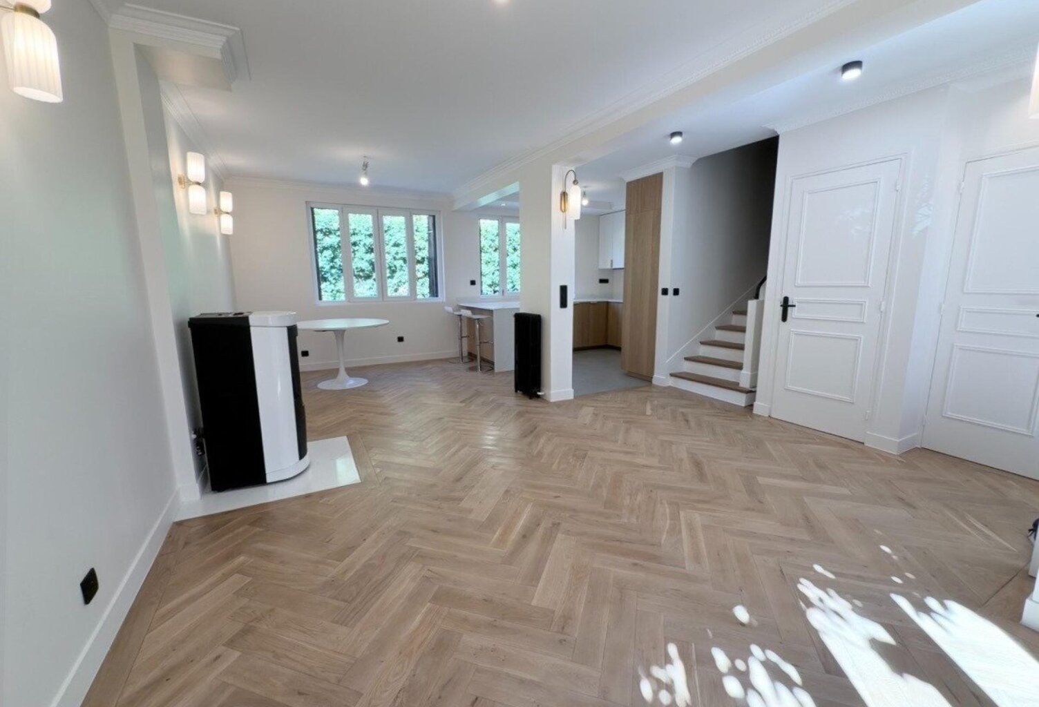 MAGNIFIQUE MAISON RÉNOVÉE À NEUF AVEC STUDIO INDÉPENDANT — photo 1